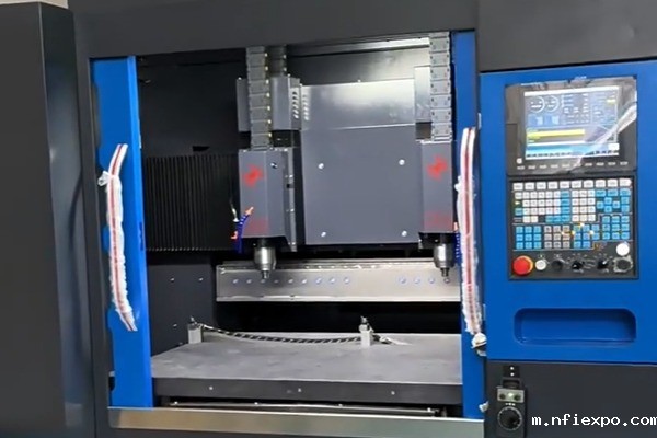 三轴雕铣机实拍图片