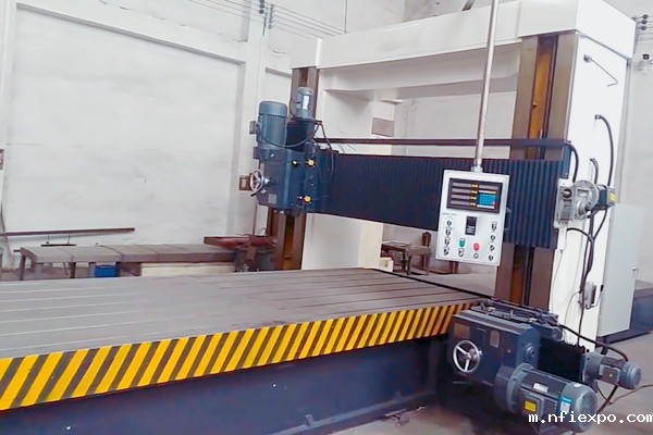 数控龙门铣床设备实拍图