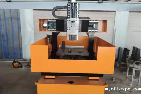 在选购数控雕铣机时，需参考哪些条件？